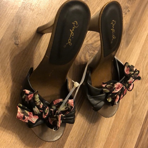 Cute high heel sandal with floral print bow! - Picture 3 of 7